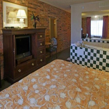 Americas Best Value Inn And Suites North Farmers Branch Bagian luar foto
