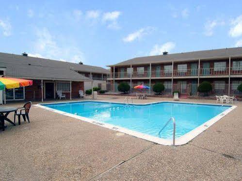Americas Best Value Inn And Suites North Farmers Branch Bagian luar foto