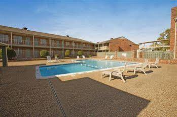 Americas Best Value Inn And Suites North Farmers Branch Bagian luar foto