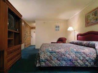 Americas Best Value Inn And Suites North Farmers Branch Bagian luar foto
