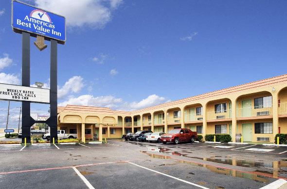 Americas Best Value Inn And Suites North Farmers Branch Bagian luar foto